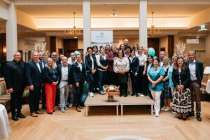 Gruppenbild Eröffnung Rehazentrum Bad St. Leonhard