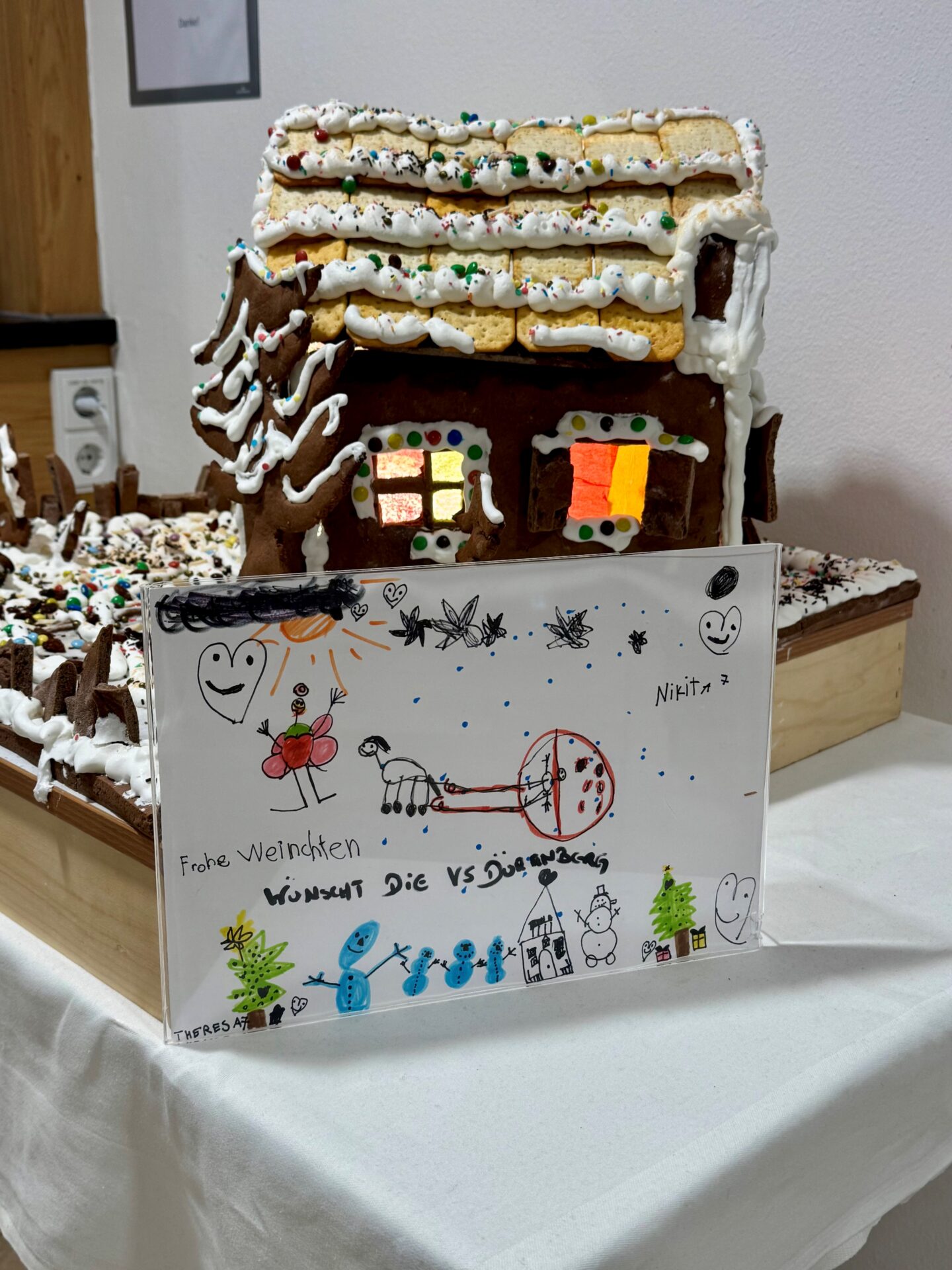 Volkschule schenkt Lebkuchenhaus an Gesundheitsresort